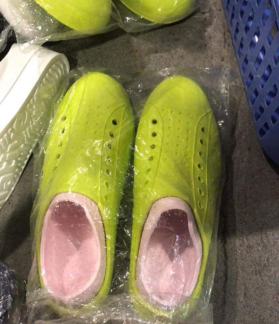 Giày native nhựa mềm | BigBuy360 - bigbuy360.vn