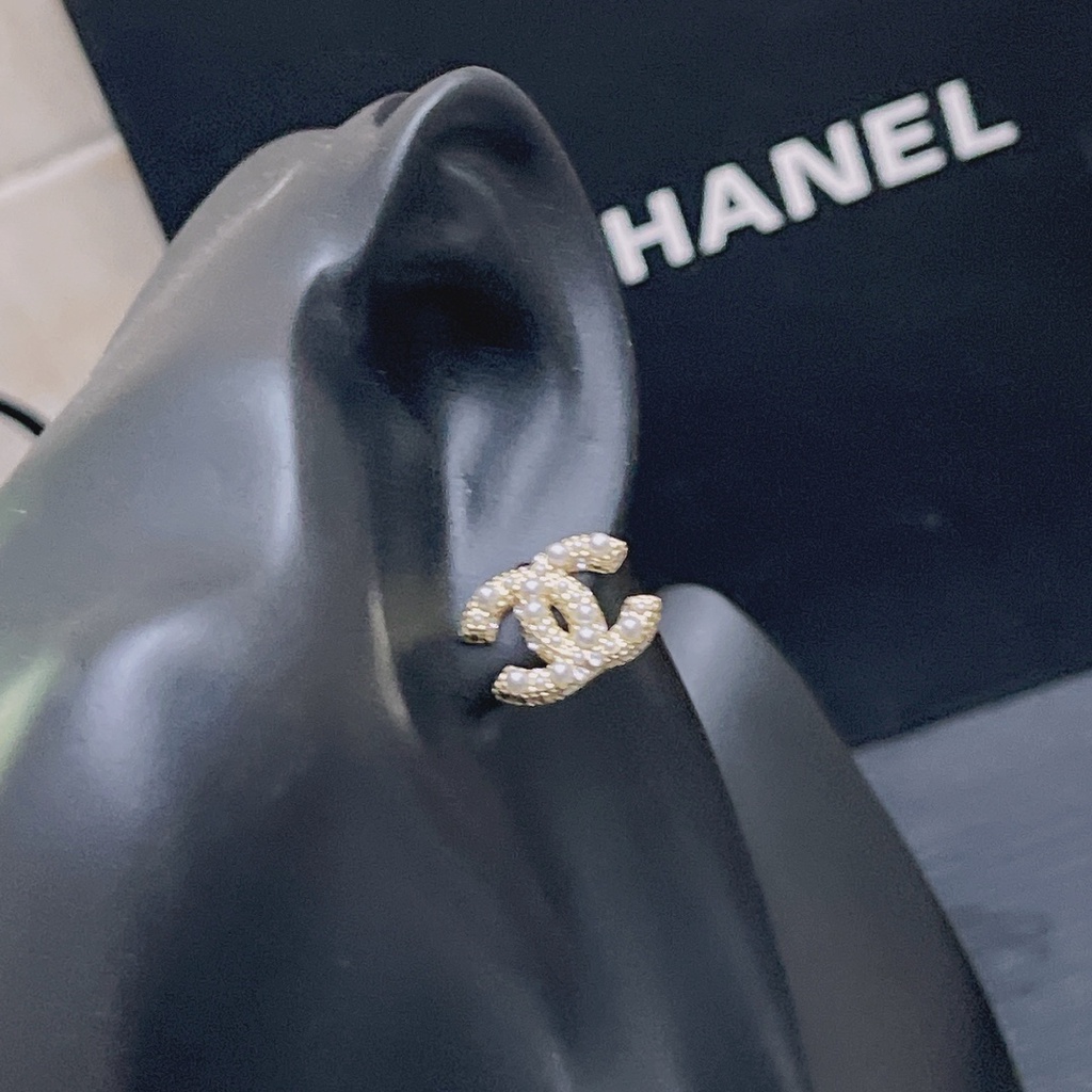 Khuyên Tai Chữ C Đính Ngọc Trai Phong Cách Retro Thời Trang