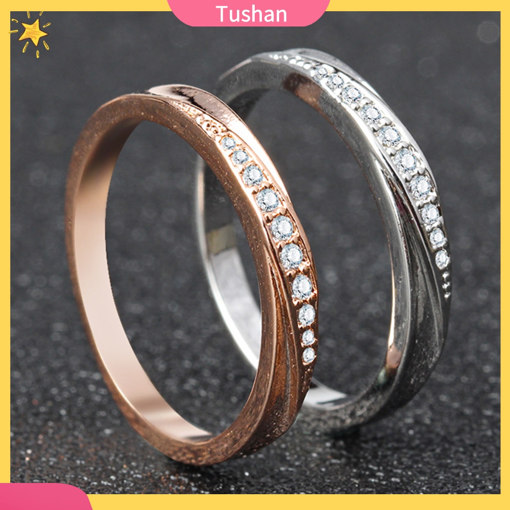 Nhẫn đính hôn đính đá zircon hình tròn sang trọng