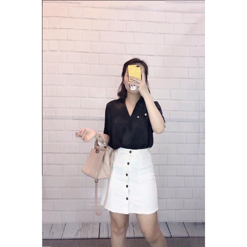 ÁO LỤA CỘC TAY CỔ V