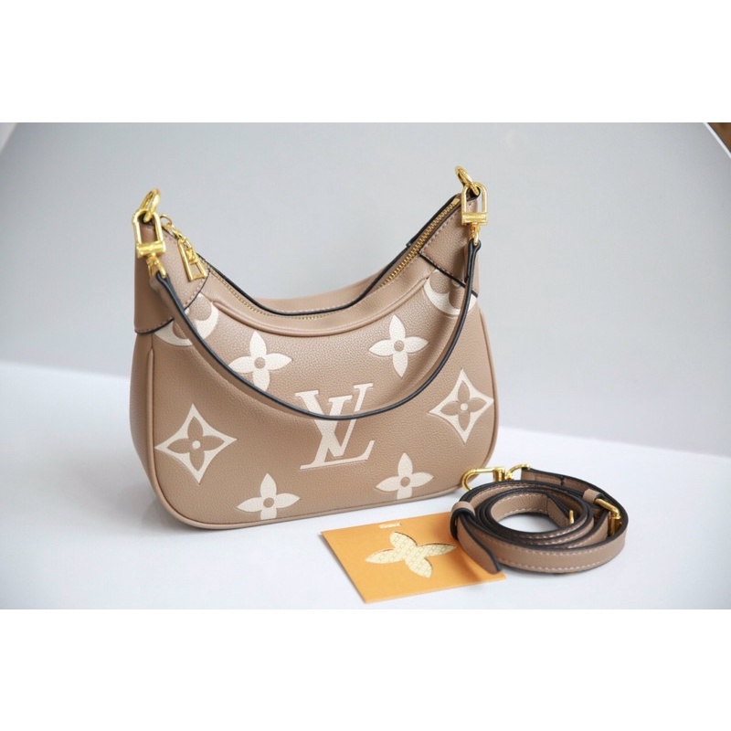 LV BAGATELLE SPSL BAG Fullbox nam châm nguyên seal  👉🏻sz24cm 👉🏻chất da bò mềm. 2 mầu  👉🏻kèm quai xách + quai da đeo dài.