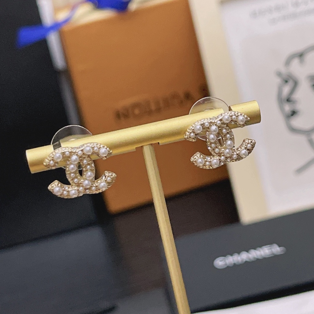 Khuyên Tai Chữ C Đính Ngọc Trai Phong Cách Retro Thời Trang