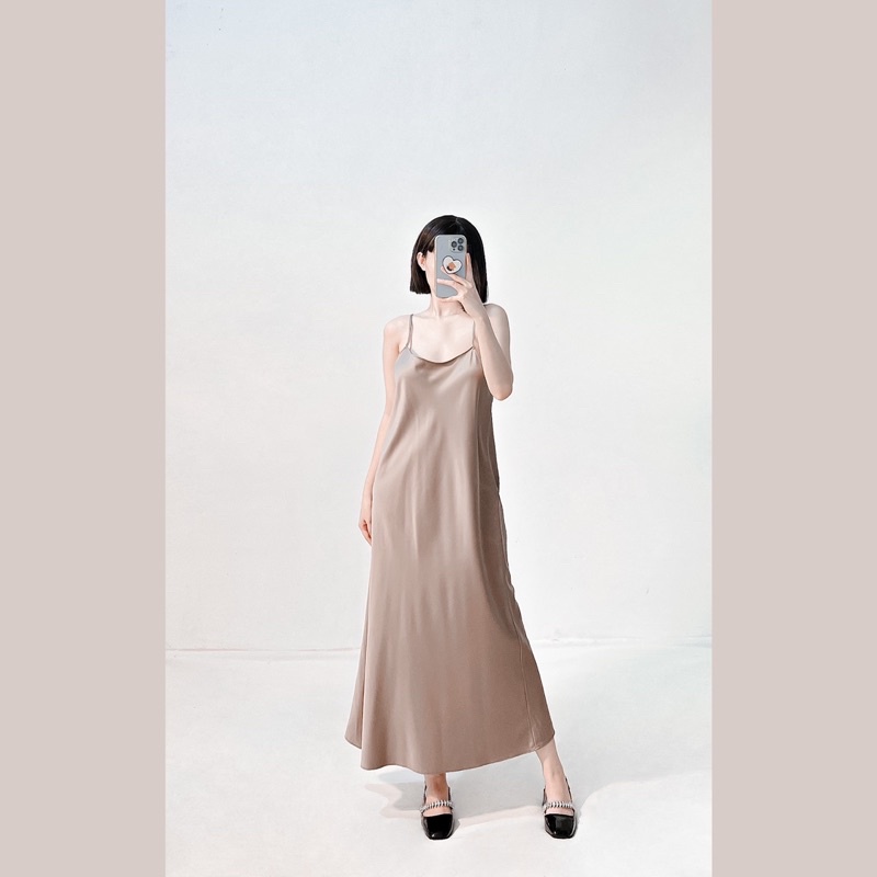 Đầm midi pho lụa 2 dây xẻ tà