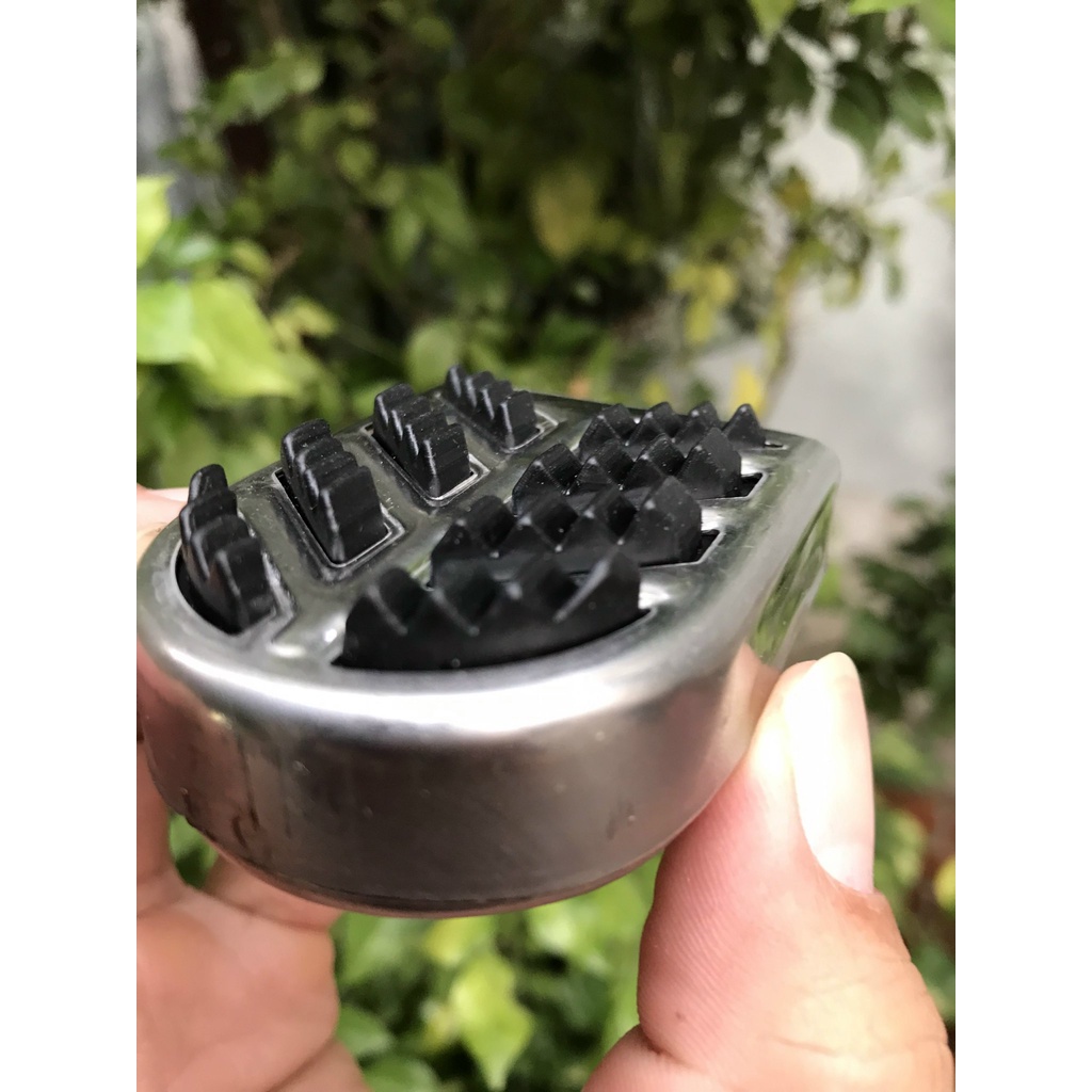 Bọc chân phanh xe máy bằng hợp kim nhôm có gờ cao su chống trơn trợt