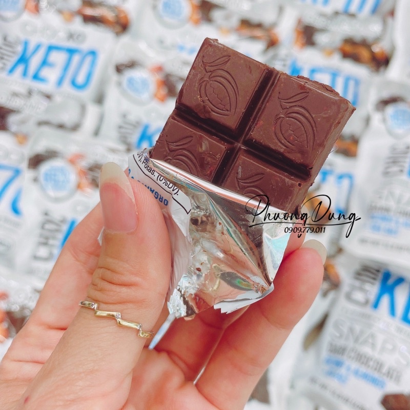 Socola đắng Chocxo Keto Snaps Dark Chocolate Coconut Almond Sea Salt Mỹ 420g