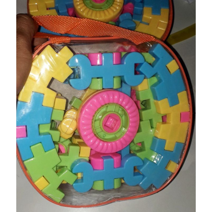 Một giỏ lắp ráp khối đa năng có 72 chi tiết bằng nhựa rất đẹp