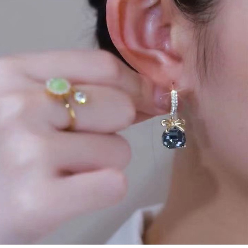 Khuyên Tai Nơ Pha Lê Xanh 2022