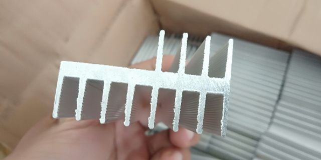NHÔM TẢN NHIỆT CLASS D 2 VẾ 10*5*3 CM