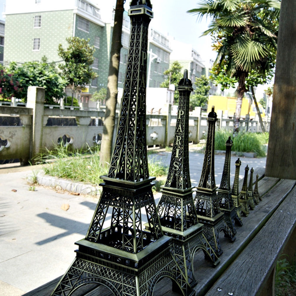 Mô hình tháp Eiffel phong cách retro trang trí phòng ngủ