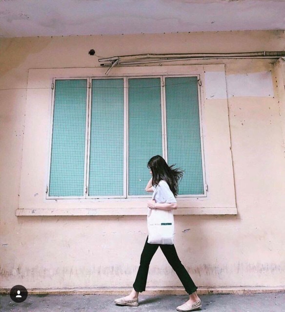 Quần Jean Ống Loe Đen Trơn  Vải dày dặn co giãn tốt, cạp cao siêu tôn dáng