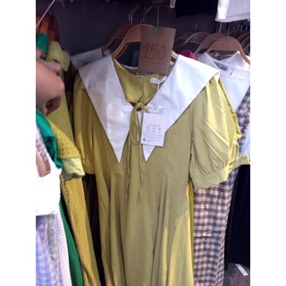 Váy cổ bèo