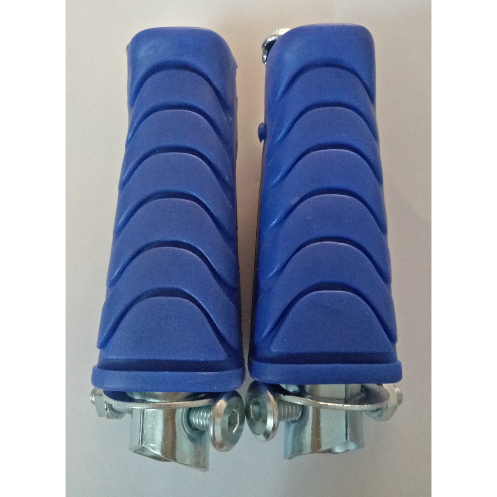 Cặp gác chân sau cao su màu kiểu wave S gắn cho các loại xe số