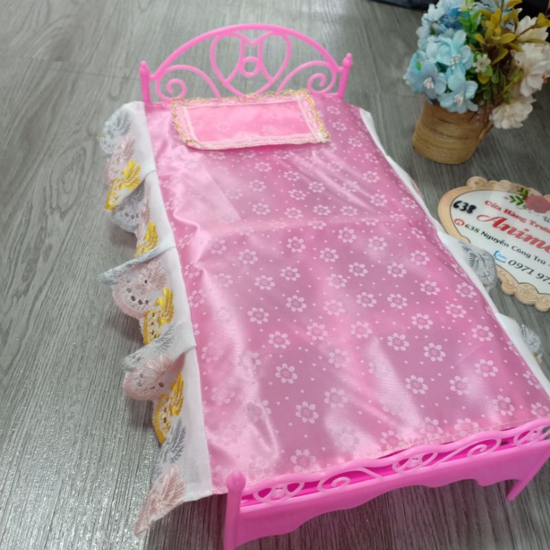 Giường ngủ cho búp bê kiểu đơn giản kèm ga gối dễ thương dài 30cm rộng 15cm