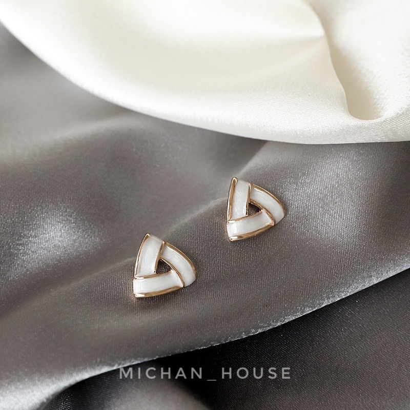 Hoa tai Hàn Quốc, hoa tai xinh xắn phù hợp đi chơi, đi làm