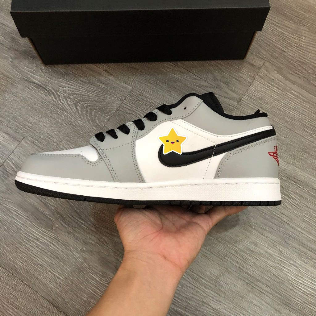 Giày Sneaker Nam Nữ Trắng Xám, Giày Nike Air Jordan 1 Cổ Thấp JD1 Smoke Gót Đỏ