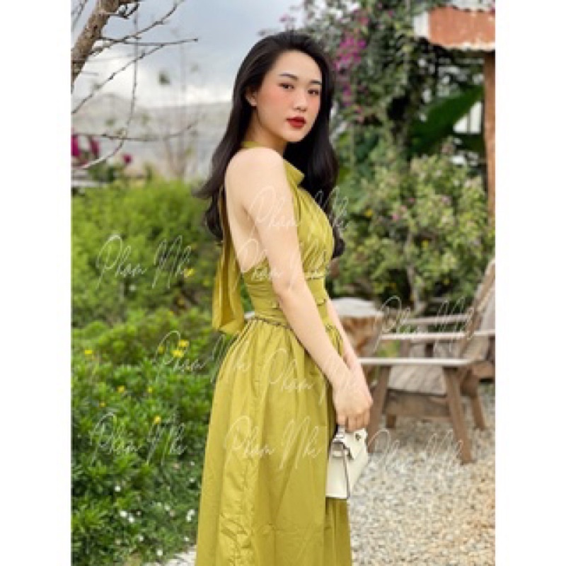 Váy đầm thô cổ yếm hở lưng màu vàng siêu xinh dáng dài.
