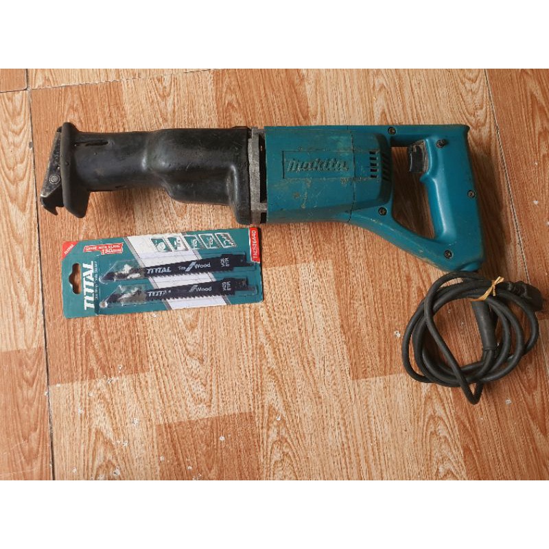 Cưa kiếm Makita Nhật xài điện 100 volt