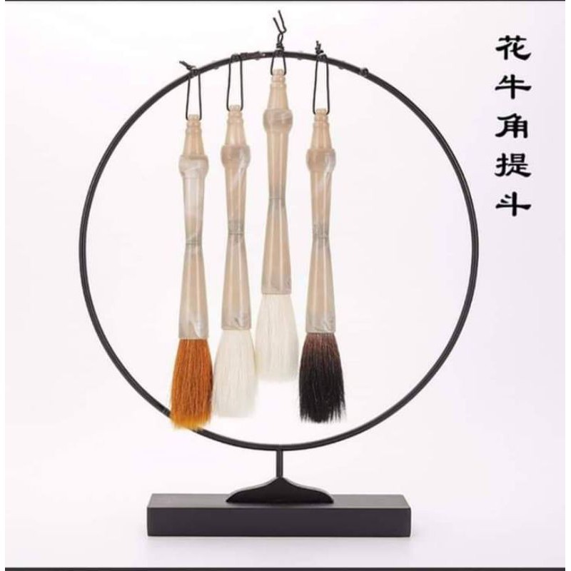 Bút lông đại tự.Bút cỡ lớn dùng để viết đại tự, viết câu đối...Xuất phong 8cmKhẩu kính 2,5cm