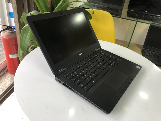 Laptop Dell Latitude E5270 nhỏ gọn