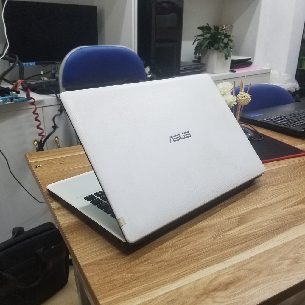 LAPTOP Asus X450L Mầu trắng