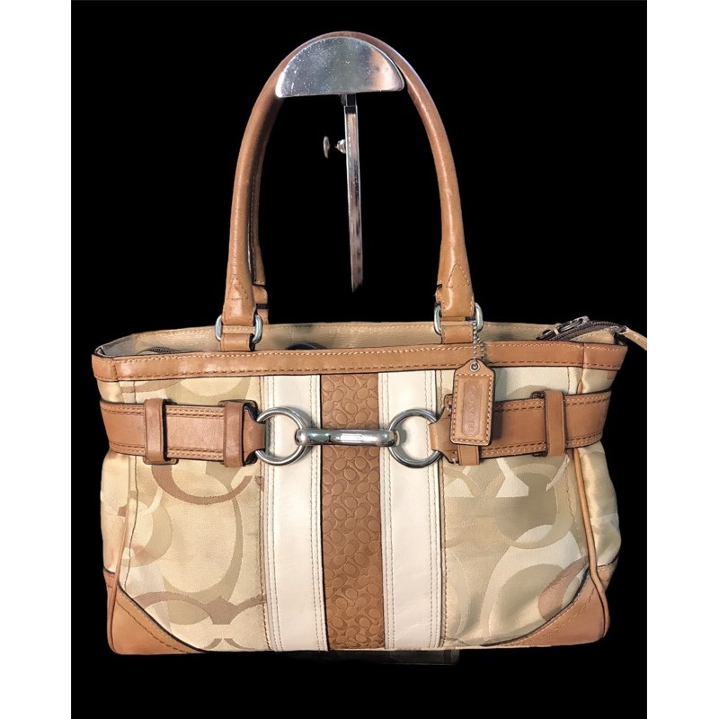 💚 👜  Túi chuẩn si da phối vải hoạ tiết chuẩn Coach có mác hiệu bên trong.