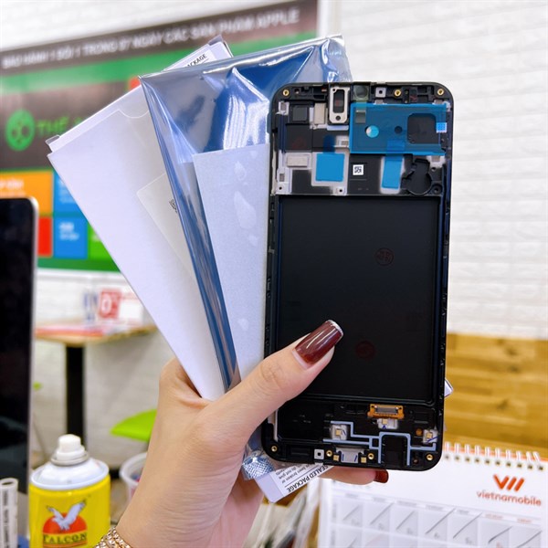 Màn hình Samsung A20 / A205F zin hãng khung