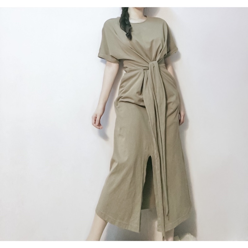 Đầm midi cột dây xoắn eo xẻ tà