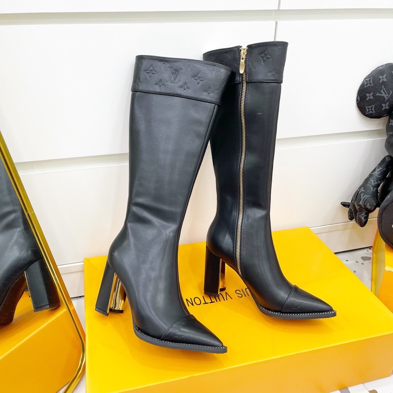 Bốt boot lv mũi nhọn viền đinh gót trụ fullbox