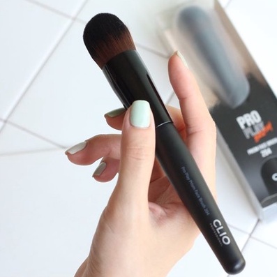 Cọ Tán Phấn Má Hồng và Highligh Clio Pro Play Prism Face Brush 204