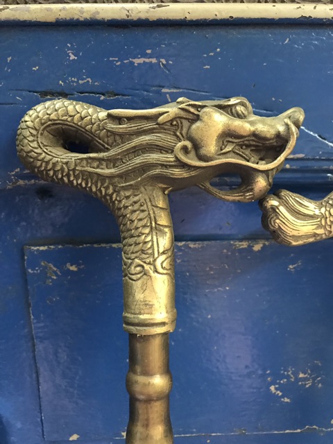 Gậy chống bằng đồng hình rồng