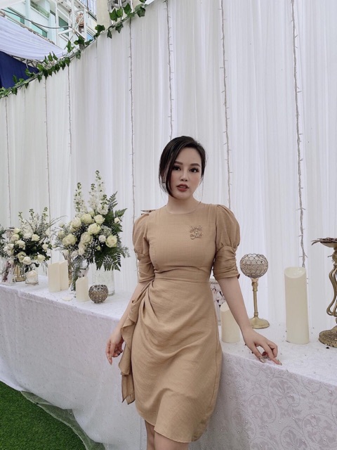 Váy tay bồng zúm eo