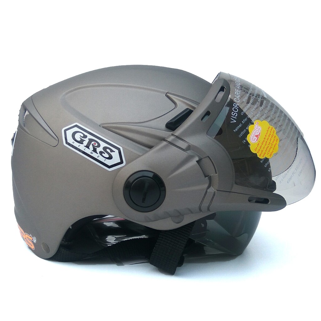Mũ bảo hiểm nửa đầu 2 kính GRS A966K gồm kính âm giấu bên trong và lớp kính lớn bên ngoài, lót mũ tháo giặt, chính hãng