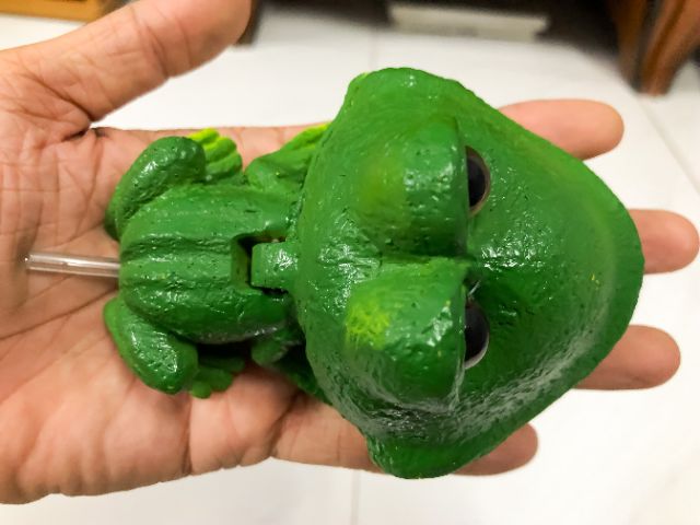 ẾCH ĐÓNG HẢ MIỆNG TRANG TRÍ HỒ CÁ 11x8x7cm