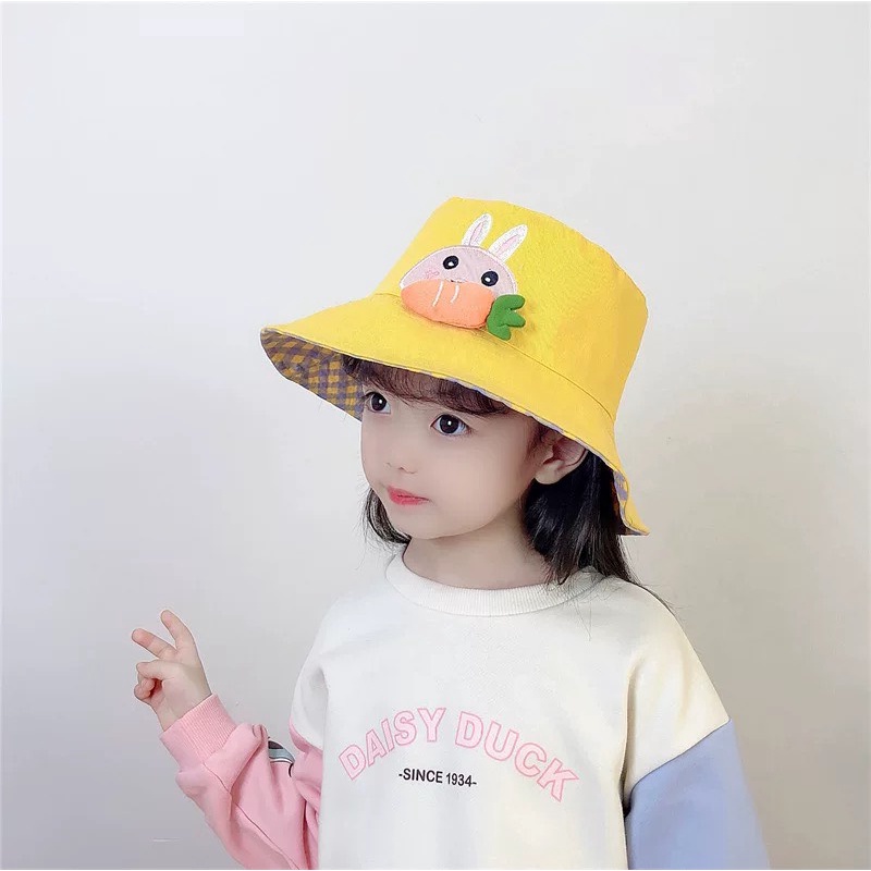 Mũ vành rộng cho bé gái ,nón đi nắng đính ca rốt siêu kute cho bé gái