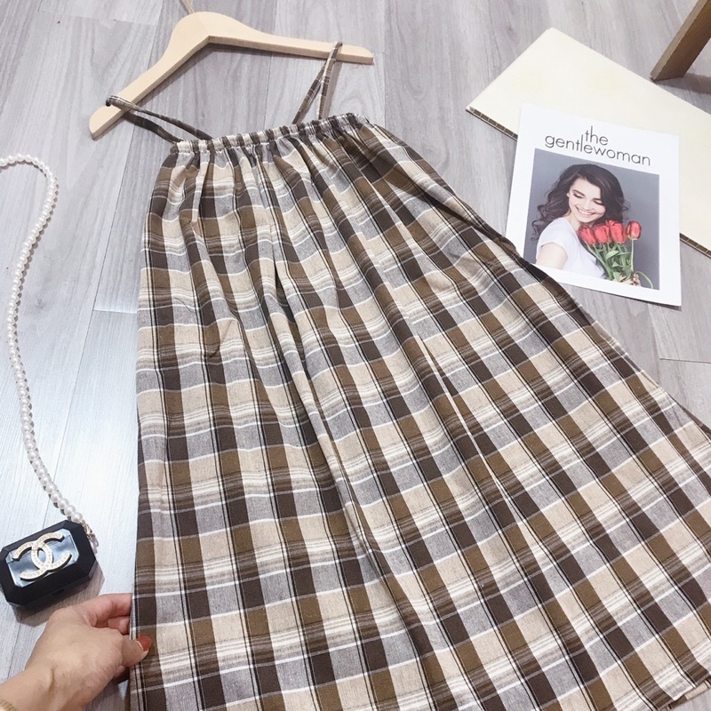 Váy yếm xoè kẻ caro nâu 2 dây hở vai chữ A chất thô mềm chun lưng