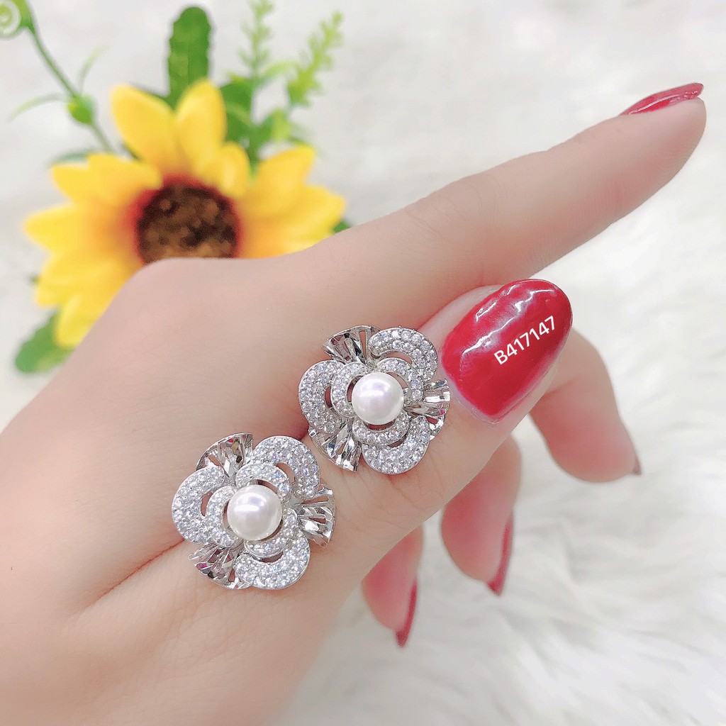 Bông tai nữ đính đá trắng UHA , chuôi cài chắc chắn, kiểu dáng hiện đại, thu hút, sang trọng B417