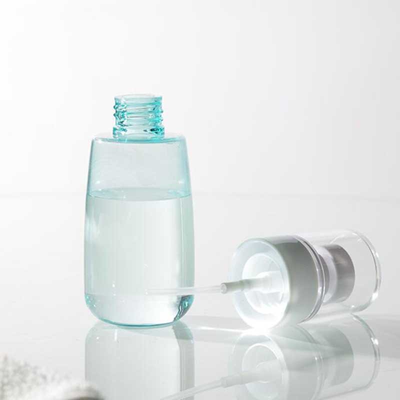 1 chai xịt rỗng đựng mỹ phẩm tiện lợi cho du lịch