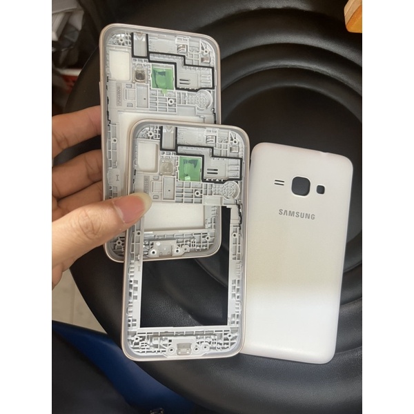 Bộ vỏ Samsung J120 , J250 , J320 , J400 , J500 , J700 Full Bộ Đầy Đủ Phím