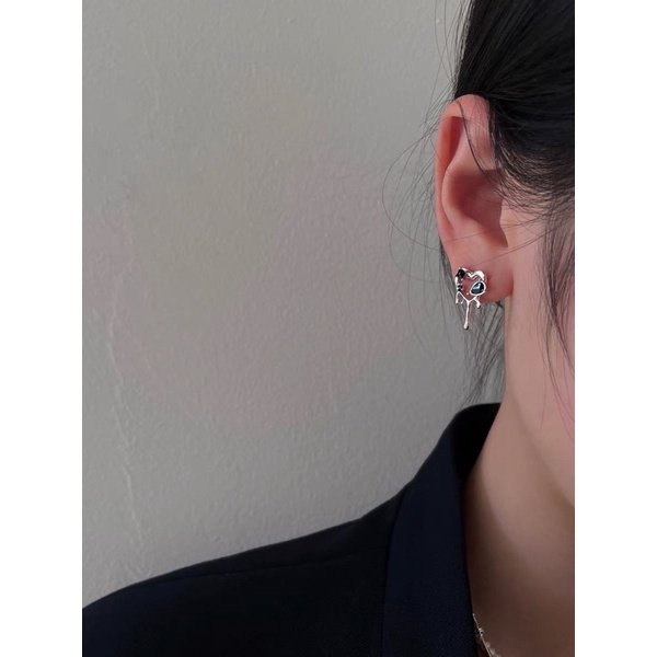 Bông tai trai tim gothic style