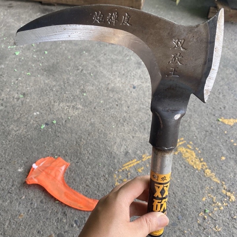 Liềm rìu  hai  lưỡi  thép cán  40cm  làm vườn làm cỏ chặt  cây  trẻ củi tiện dụng