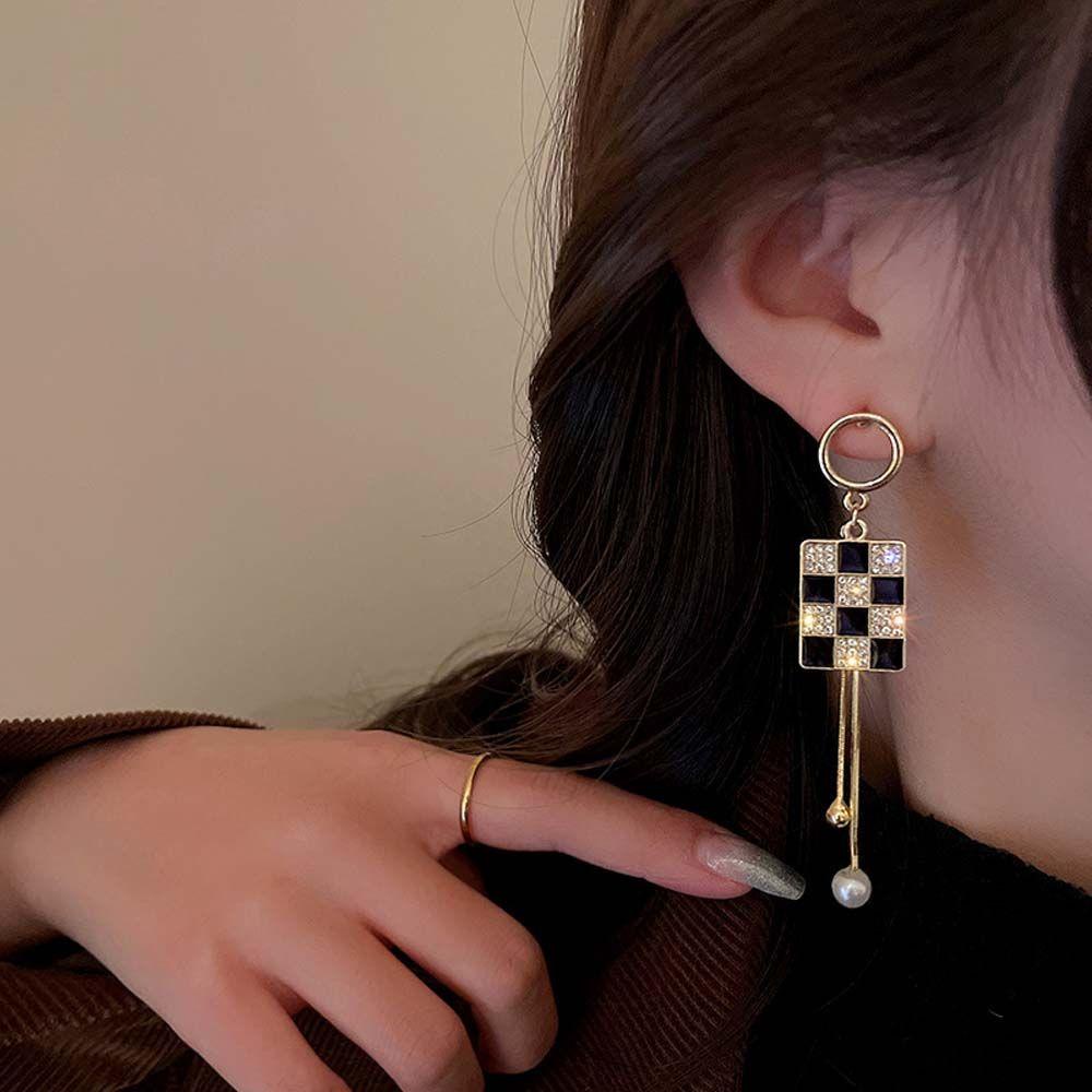 Khuyên Tai Dáng Dài Họa Tiết Bàn Tay BERNARDO Phối Tua Rua Thời Trang Cho Nữ|Khuyên Tai Tròn Hàn Quốc