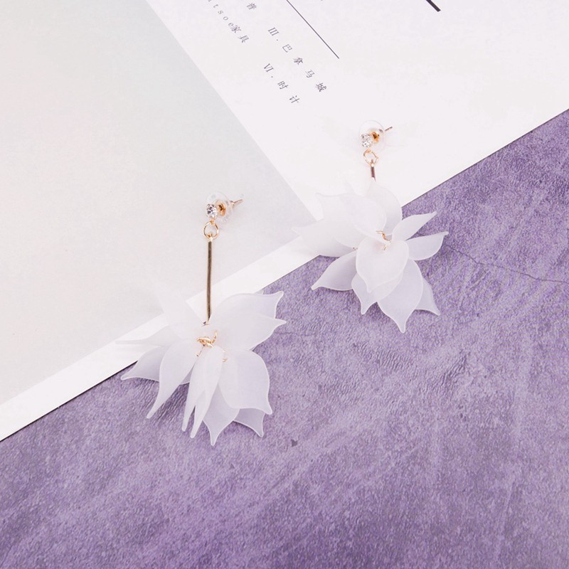 Khuyên tai hoa rũ dài thanh lịch ( màu trắng )