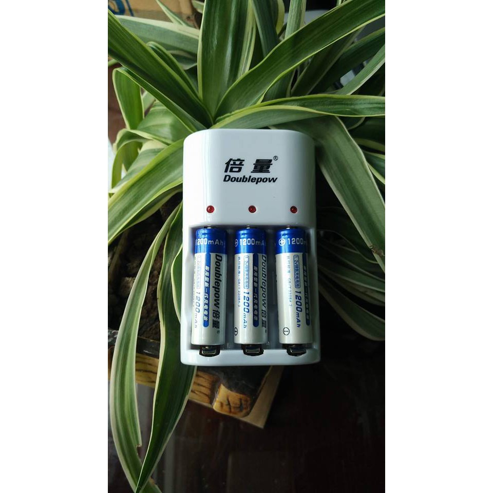 [FREESHIP] Combo Bộ sạc pin đa năng 3 khe sạc Tặng 3 Pin tiểu sạc AA 1200mAh