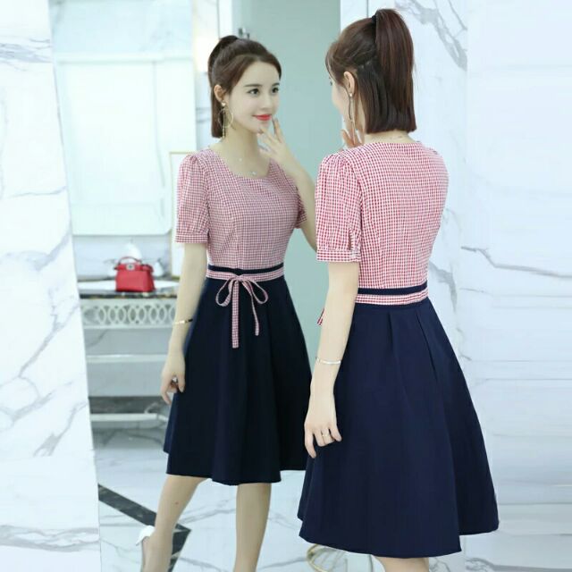 Váy kẻ chân xòe