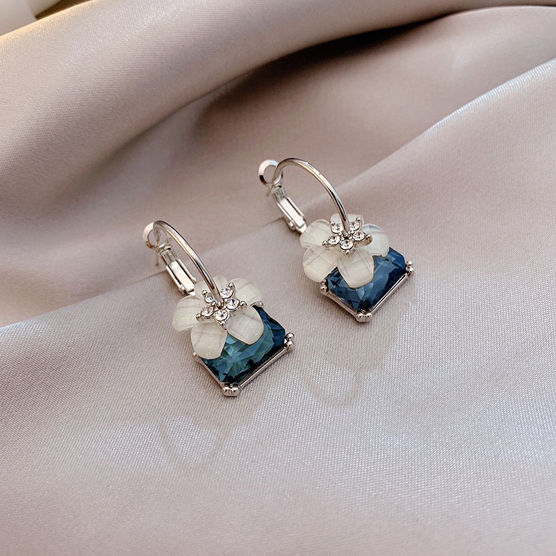 Đôi khuyên tai mạ bạc 925 hình hoa đính hạt ngọc trai giả thời trang sang trọng