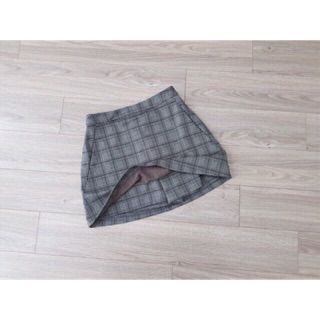 Quần váy kẻ Bershka