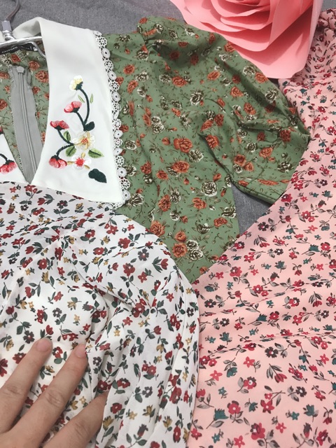 váy hoa cổ thêu hàng thiết kế VHS012108 | BigBuy360 - bigbuy360.vn