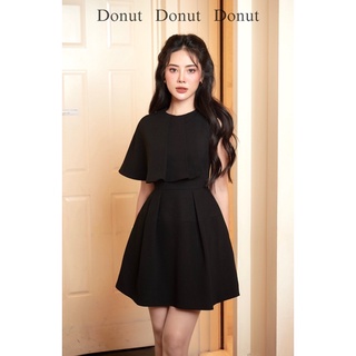 Váy đen vạt ly lệch