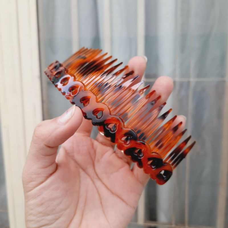 Lược cài nhựa trái tim hoạ tiết beo