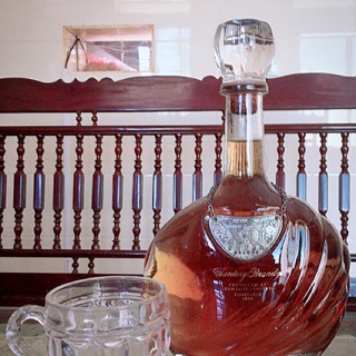 Vỏ chai rượu ngoại